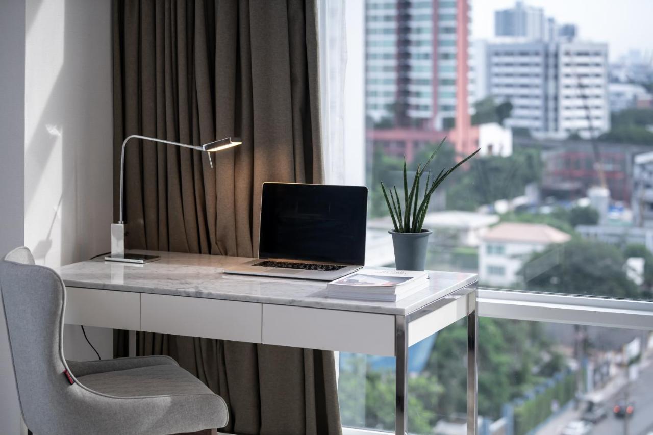 Jasmine 59 Hotel Bangkok Ngoại thất bức ảnh A modern desk lamp