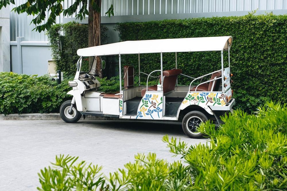 Jasmine 59 Hotel Bangkok Ngoại thất bức ảnh A tuk-tuk in Bangkok