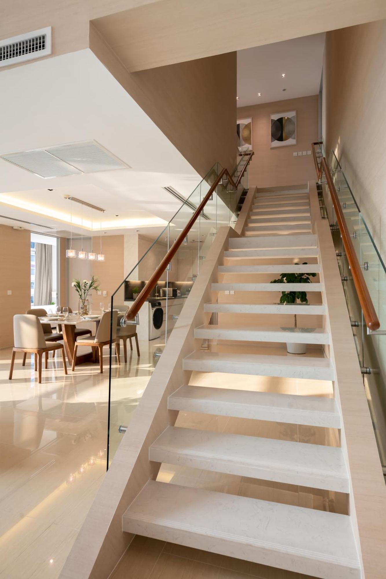 Jasmine 59 Hotel Bangkok Ngoại thất bức ảnh A staircase with a glass balustrade