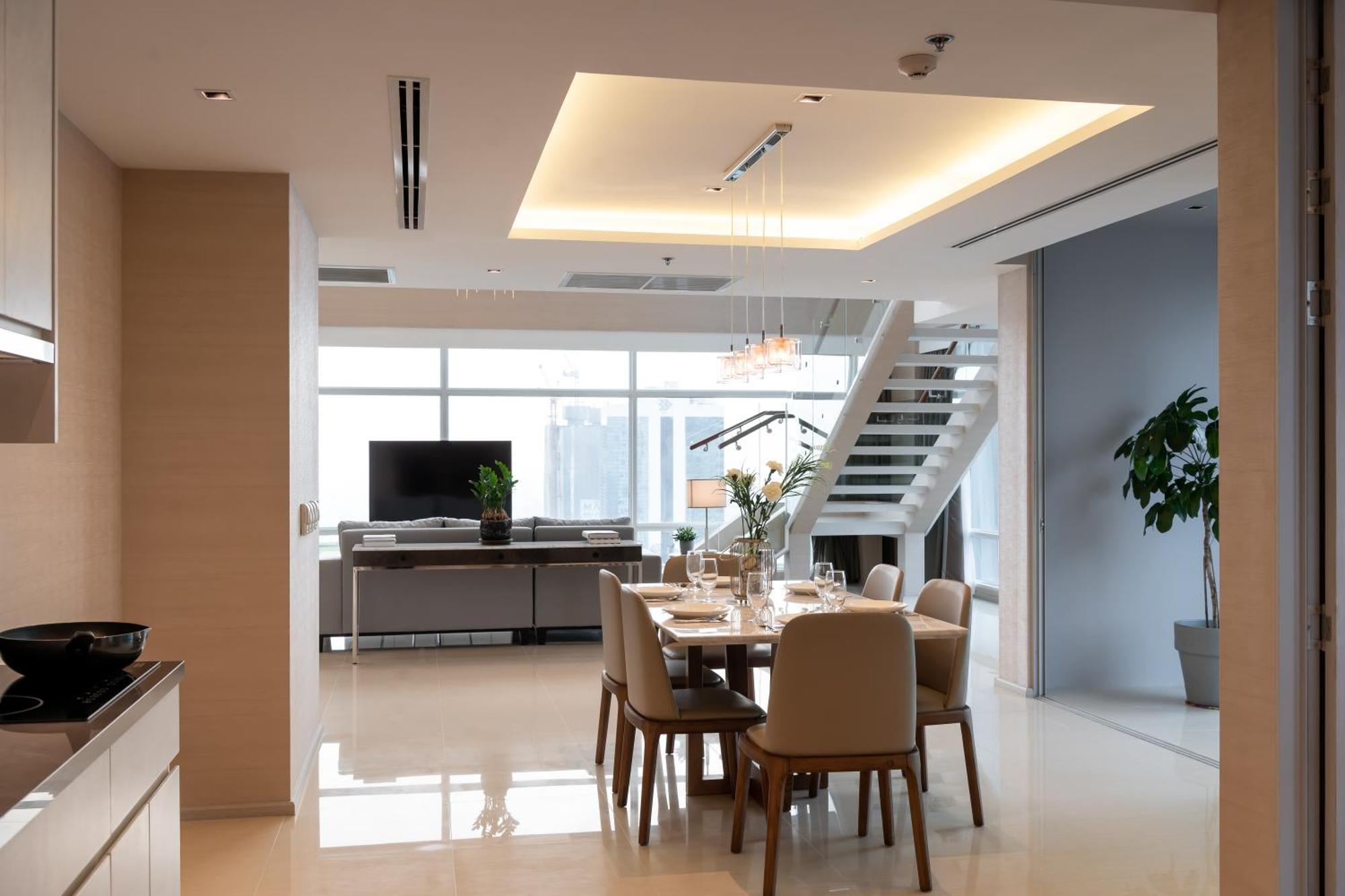 Jasmine 59 Hotel Bangkok Ngoại thất bức ảnh A dining room in a modern home